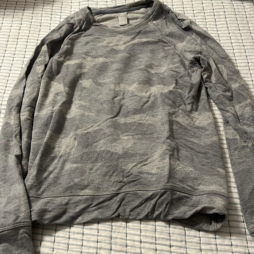 Athleta girl camo Long sleeve
